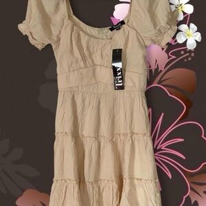 NWT Trixxi Beige Tiered Puff-Sleeve Dress